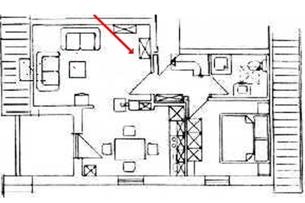 Grundriss der Wohnung mit windgeschützter Loggia und im Flur Treppe zum Spitzboden